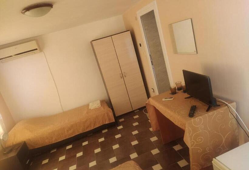 スタンダードトリプルルーム, Eli Guest House