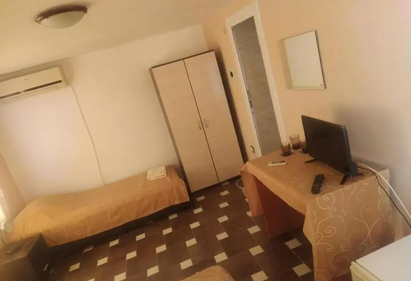 Standard Kolmen Hengen Huone, Eli Guest House
