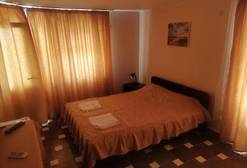 スタンダードトリプルルーム, Eli Guest House