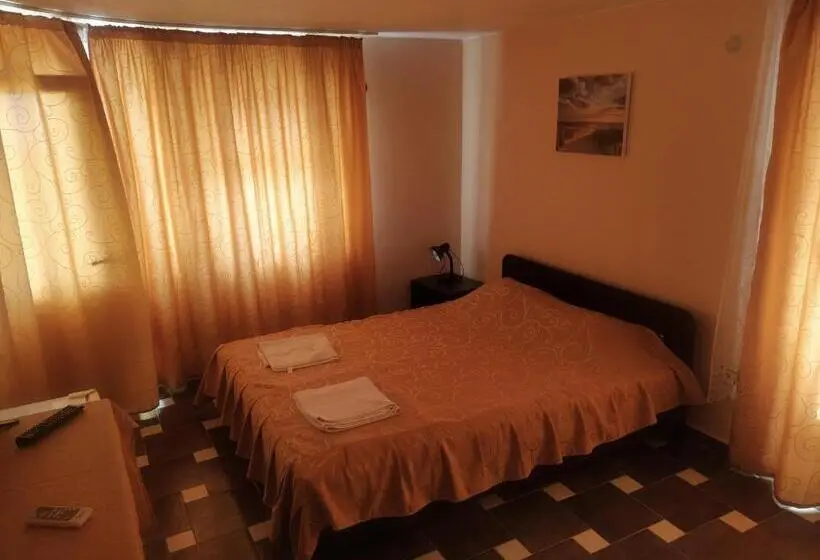 Standard Kolmen Hengen Huone, Eli Guest House