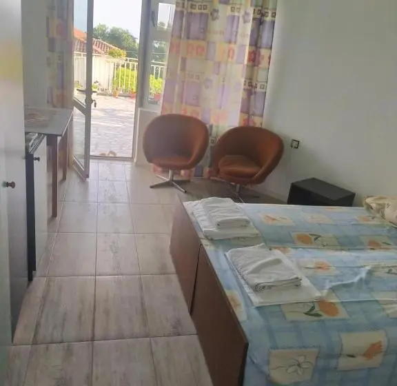 Standard Kolmen Hengen Huone, Eli Guest House