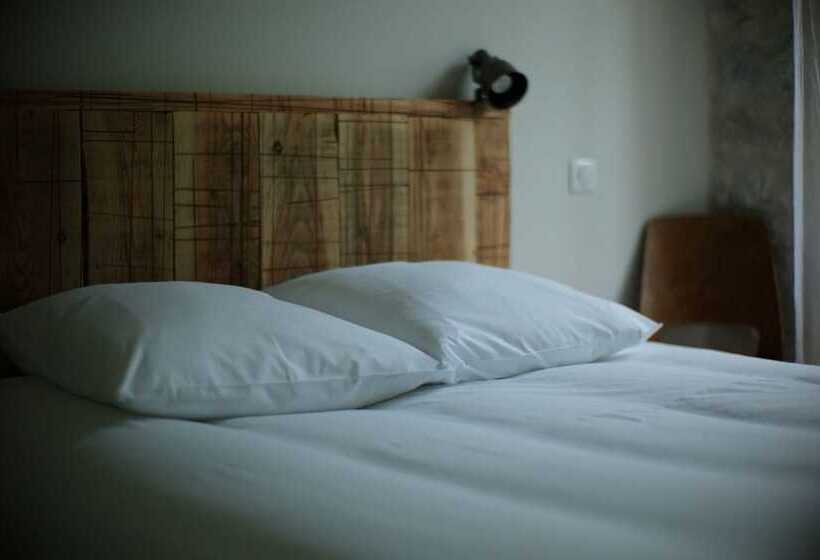 غرفة قياسية رباعية, Hôtel Restaurant Le Parisien