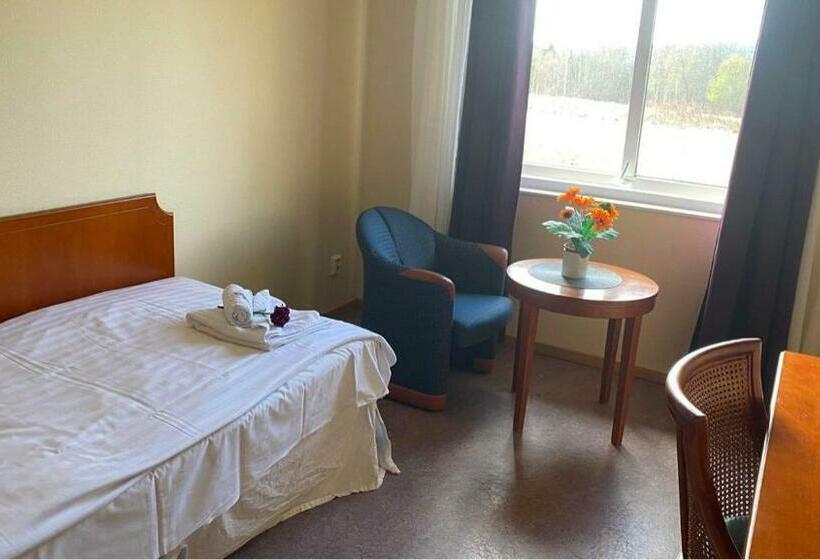 Quarto Estandar Individual, L Indalsleden