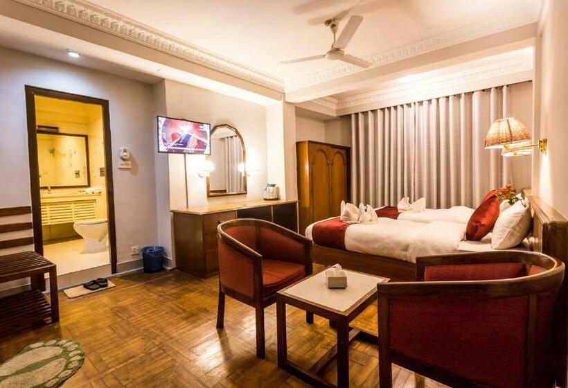 اتاق استاندارد سه نفره, Mystic Homes