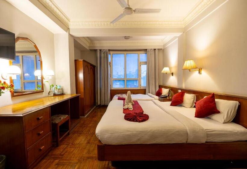 اتاق استاندارد سه نفره, Mystic Homes