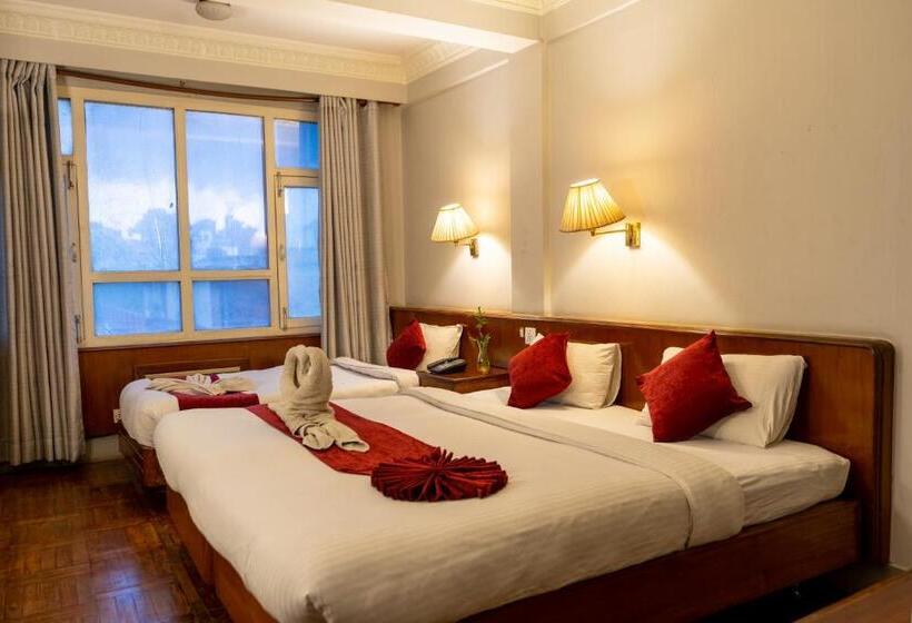 اتاق استاندارد سه نفره, Mystic Homes