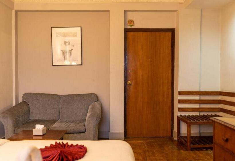 اتاق استاندارد سه نفره, Mystic Homes