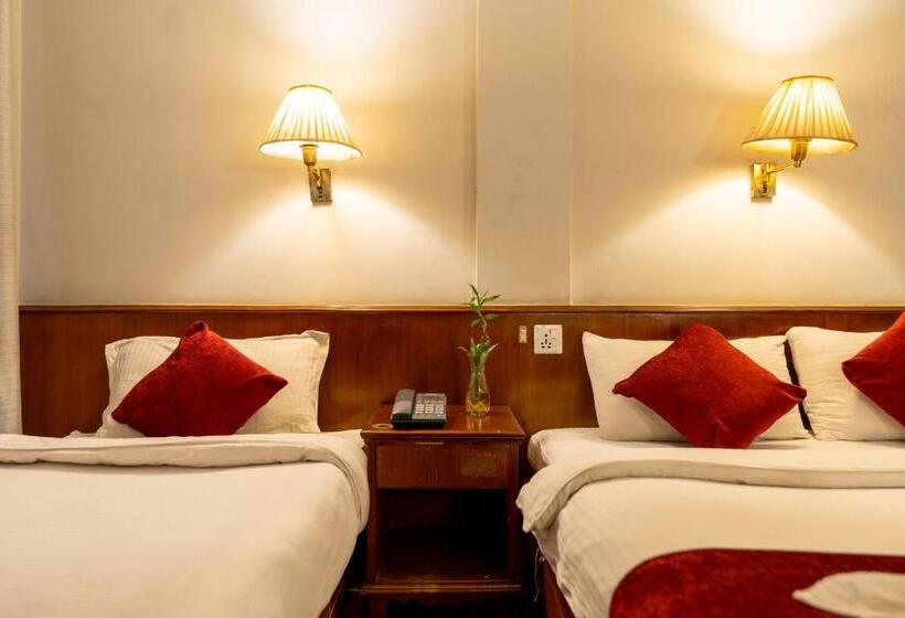 اتاق استاندارد سه نفره, Mystic Homes