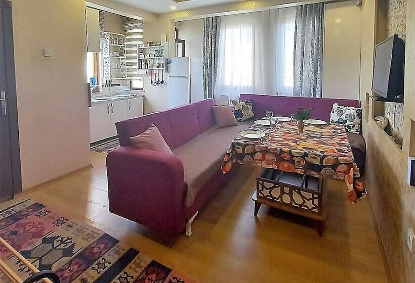 ２ベッドルーム家族用アパートメント, The New Season Apart