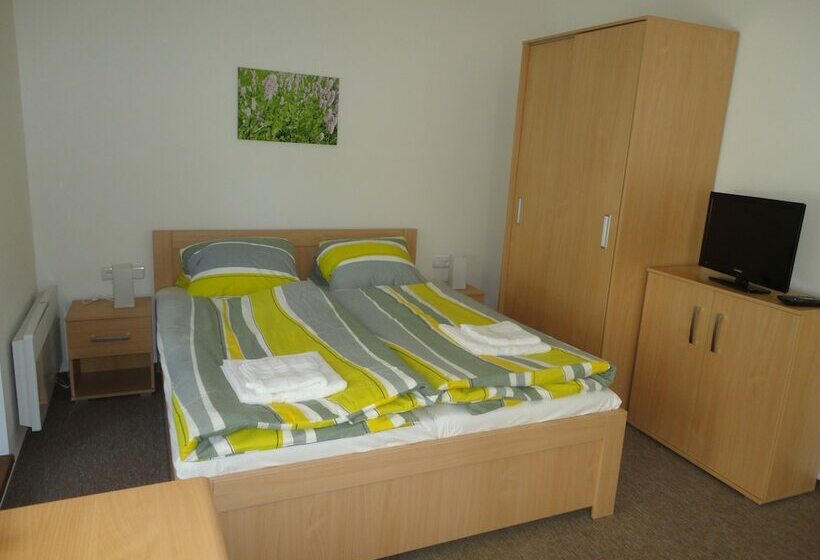 סטודיו נוח, Penzion Dominik