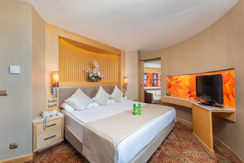 סוויטה דלוקס, Paloma Sencia