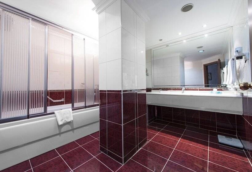 سوییت جونیور, Akar International