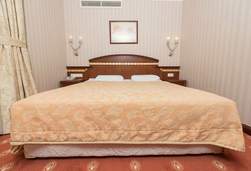 سوییت جونیور, Akar International