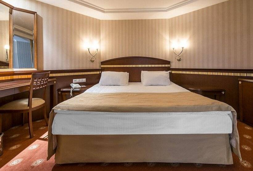 سوییت جونیور, Akar International