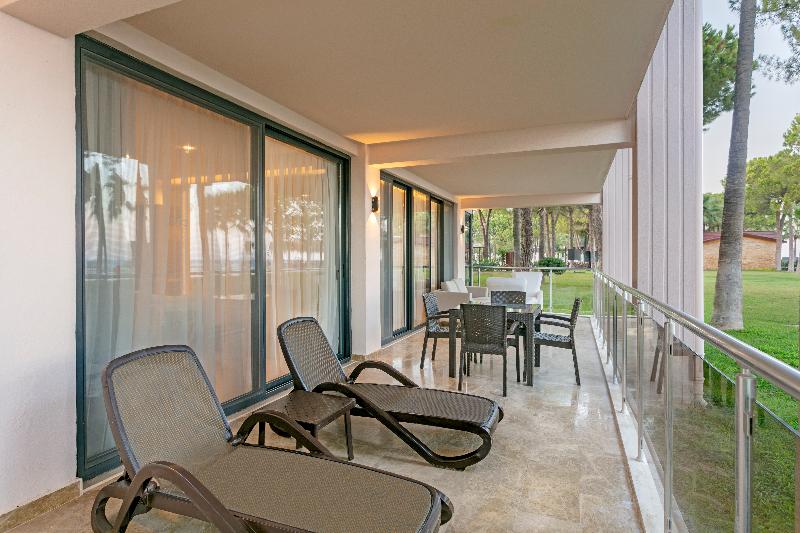 סוויטה עם טרסה, Dobedan World Palace