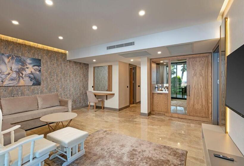 Suite with Terrace, Dobedan World Palace