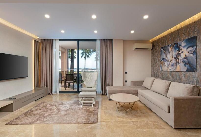 Suite with Terrace, Dobedan World Palace