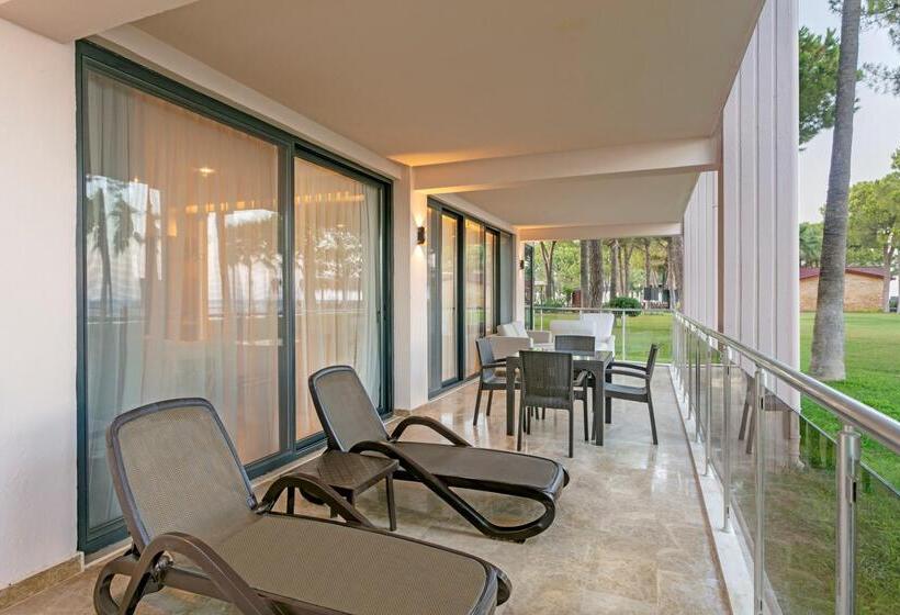 סוויטה עם טרסה, Dobedan World Palace