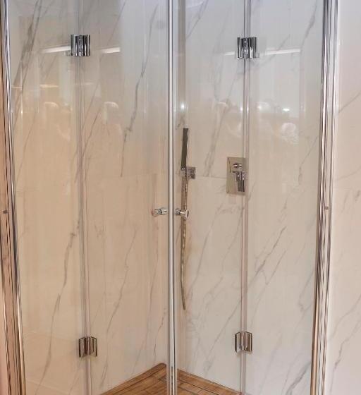 Номер Deluxe, Bistrita