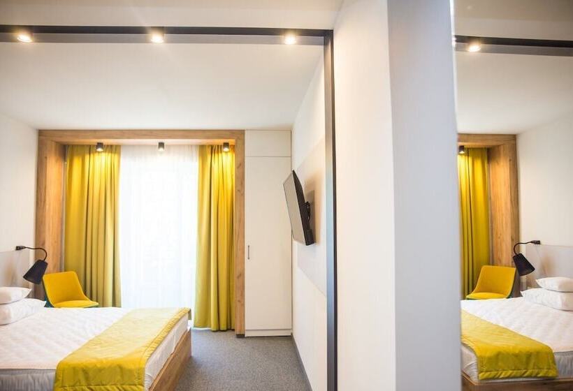 اتاق کلاس بیزنس, Bistrita
