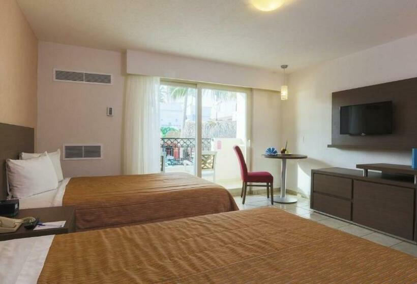 Habitació Estàndard Vista Jardí, Crown Paradise Club All Inclusive