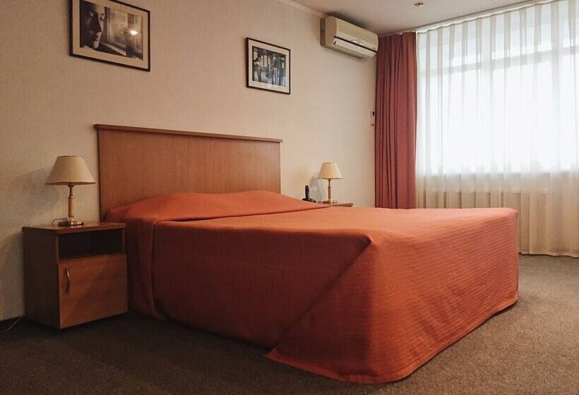 استودیوی استاندارد, Dis President