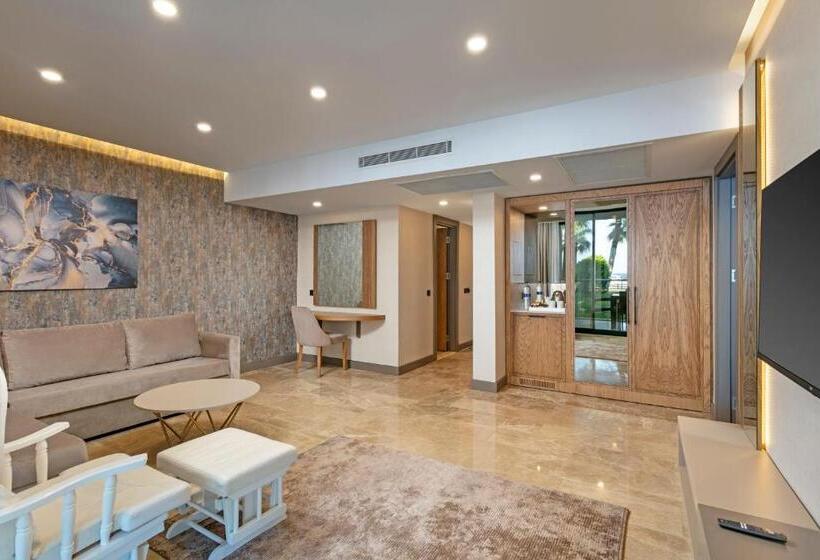 סוויטה עם טרסה, Dobedan World Palace