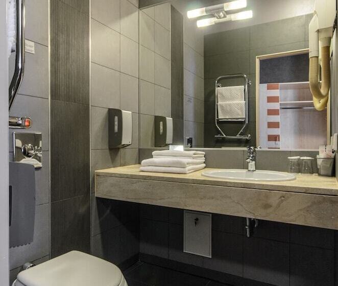 舒适型房间, Fifth Corner