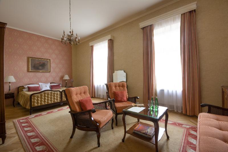 Номер Deluxe, Grand