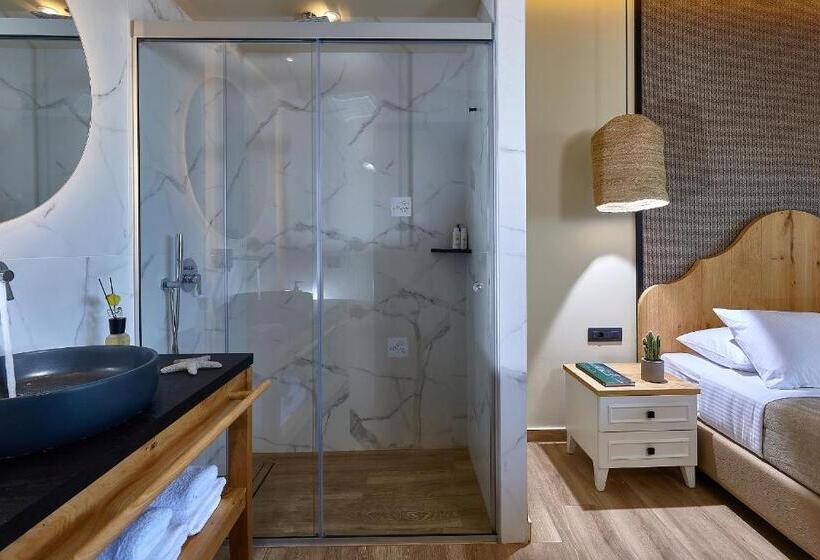 デラックスバンガロー, Marni Village