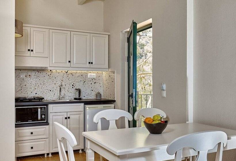 スーペリアースイート, Marni Village