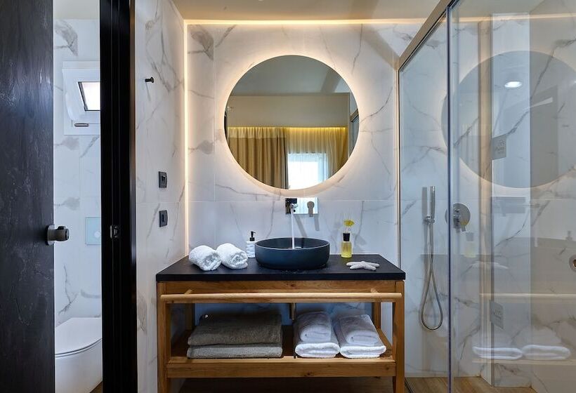 デラックスバンガロー, Marni Village