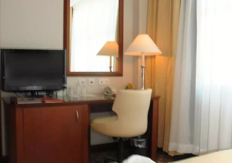 Habitació Estàndard, Midi