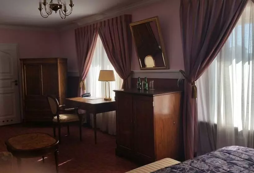 اتاق لوکس, Paszkowka Palace