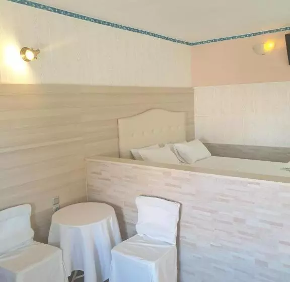اتاق استاندارد با چشم‌انداز دریا, Korifi Apts & Std Adults Only