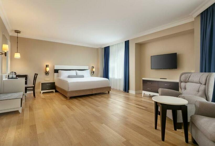 جناح, Sirene Belek