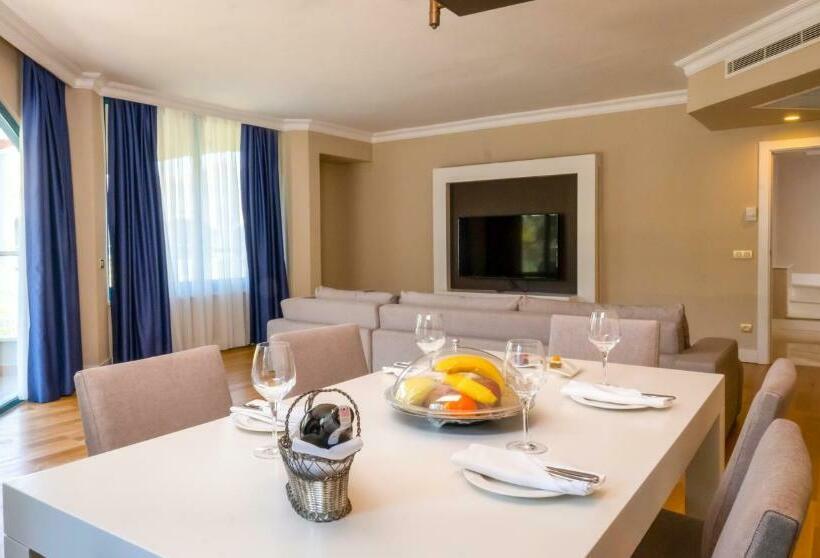 جناح, Sirene Belek