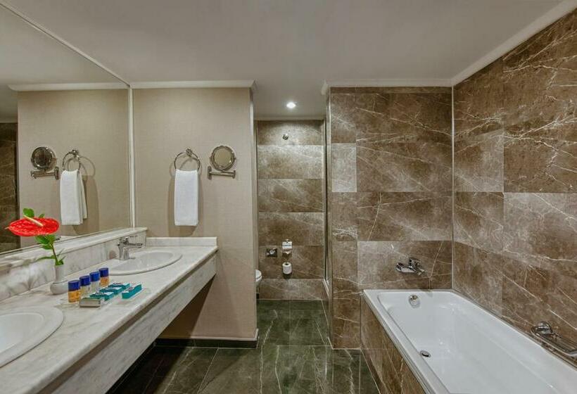 جناح عائلي, Sirene Belek