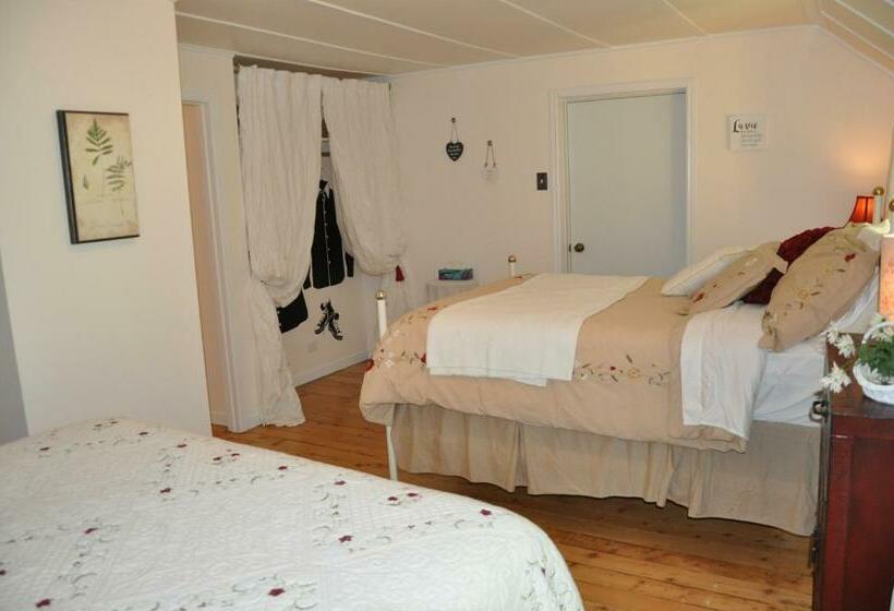 Номер Стандарт с Балконом Вид на Сад, Auberge Sur La Cote