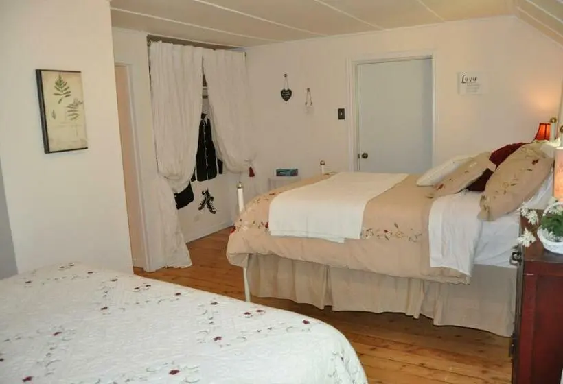 庭の見えるバルコニー月スタンダードルーム, Auberge Sur La Cote