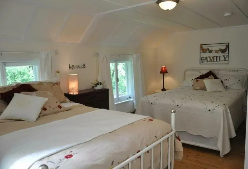 庭の見えるバルコニー月スタンダードルーム, Auberge Sur La Cote
