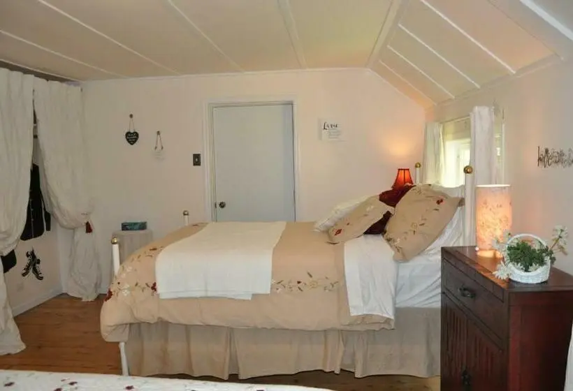 庭の見えるバルコニー月スタンダードルーム, Auberge Sur La Cote
