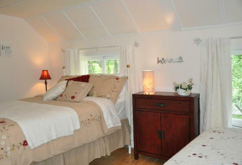 Номер Стандарт с Балконом Вид на Сад, Auberge Sur La Cote