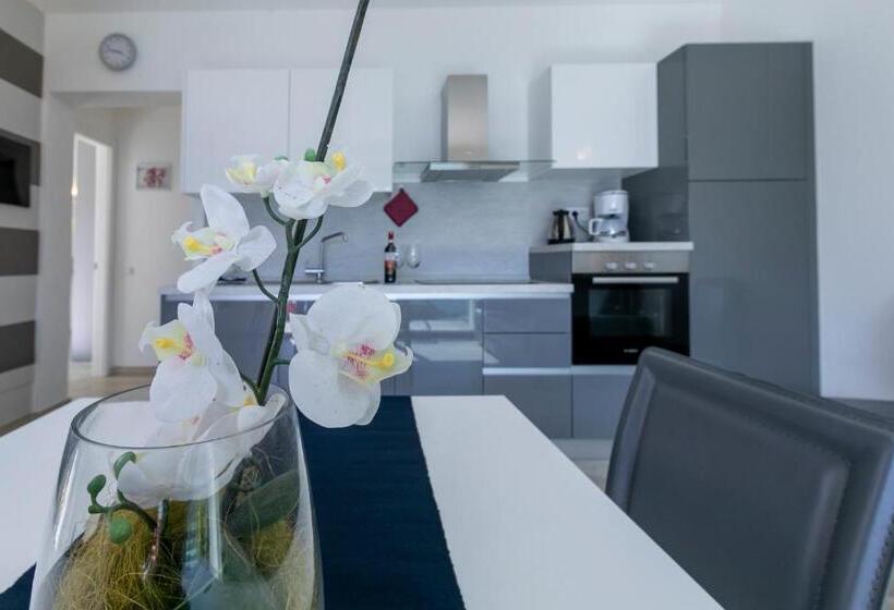 דירת חדר, La Collinetta Apartments