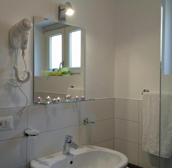 דירת חדר, La Collinetta Apartments