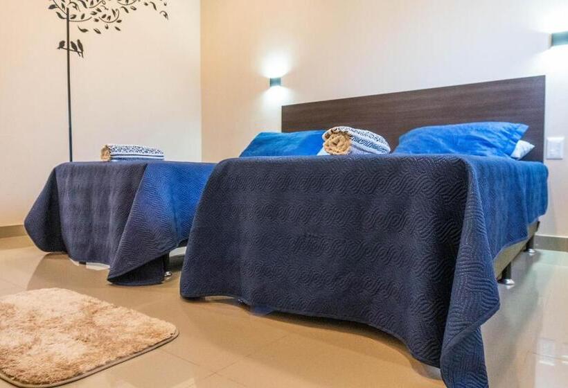 סוויטה דלוקס, Managua Apart