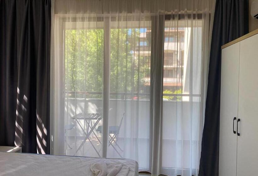 带阳台的三人标准间, Mm Complex