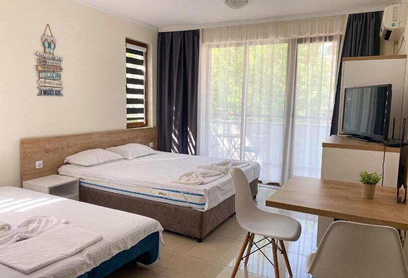 带阳台的三人标准间, Mm Complex