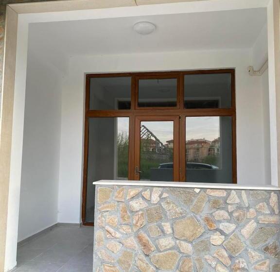 带露台的标准工作室, Mm Complex