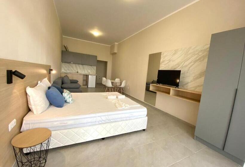 带露台的标准工作室, Mm Complex